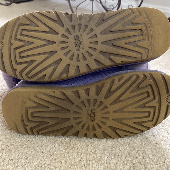 Light Purple Bailey Button Ugg Boots Size 7 Perforated design - Picture 6 of 6